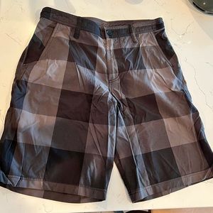 Men’s Lululemon shorts sz 33, 9” inseam EUC